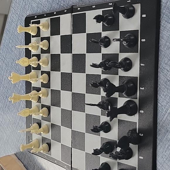 Vintage Spare-Times Chess and Checker Magnetic Travel Case Set. - Picture 3 of 16